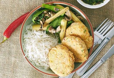 <a href="http://kitchen.nine.com.au/2016/05/05/13/38/zoe-bingleypullins-thai-fish-cakes-and-stirfry-vegetables-with-dipping-sauce" target="_top">Zoe Bingley-Pullin's Thai fish cakes and stir-fry vegetables with dipping sauce</a>