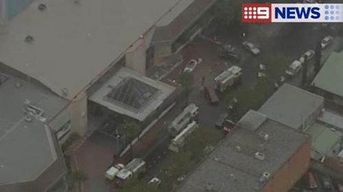 Reports more than a thousand evacuated after fire at a Sydney pizza shop spreads