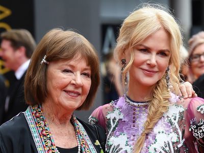  Nicole Kidman's mum dies