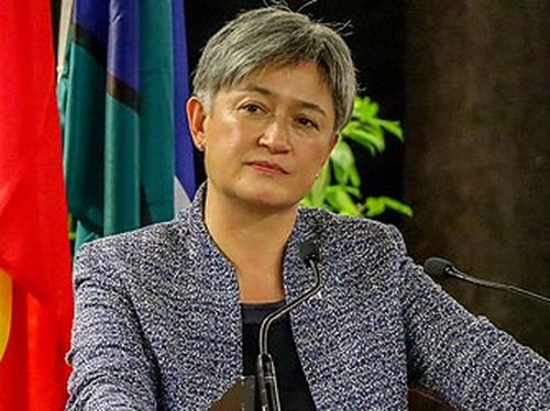 Penny Wong addressing Pacific Islands Forum (Getty)