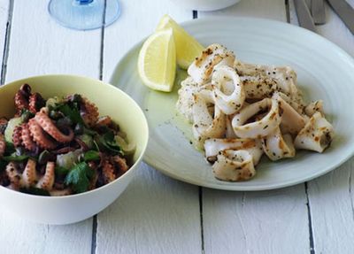 <a href="http://kitchen.nine.com.au/2016/05/20/11/16/calamari-with-skordalia" target="_top">Calamari with skordalia</a>