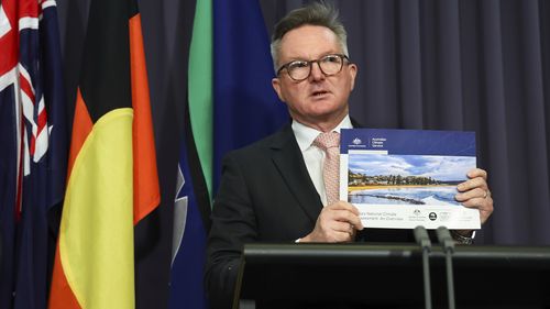 Ministro das Mudanças Climáticas e Energia Chris Bowen em uma conferência de imprensa na Parliament House em Canberra na segunda -feira, 15 de setembro de 2025.