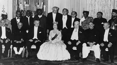 Queen with Commonwealth ministers in 1962.