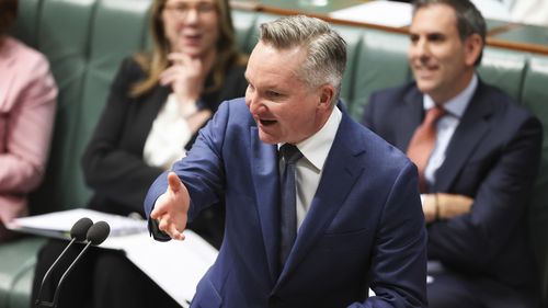 O Ministro das Mudanças Climáticas e Energia, Chris Bowen, durante o período de perguntas no Parlamento, afirmou que o esquema Solar Saver economizará dinheiro para milhões de australianos em suas contas de eletricidade