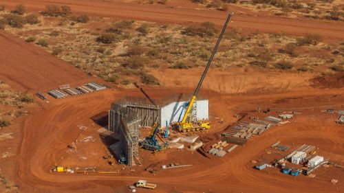 Gina Rinehart's Roy Hill iron ore mine admits to crane safety problems