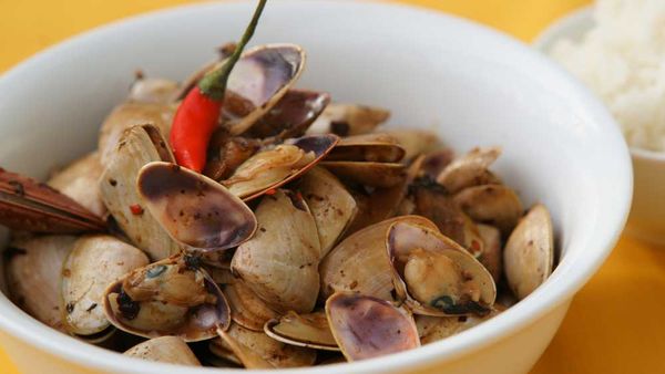 Pipis with black bean sauce. Image and recipe: Sydney Seafood School