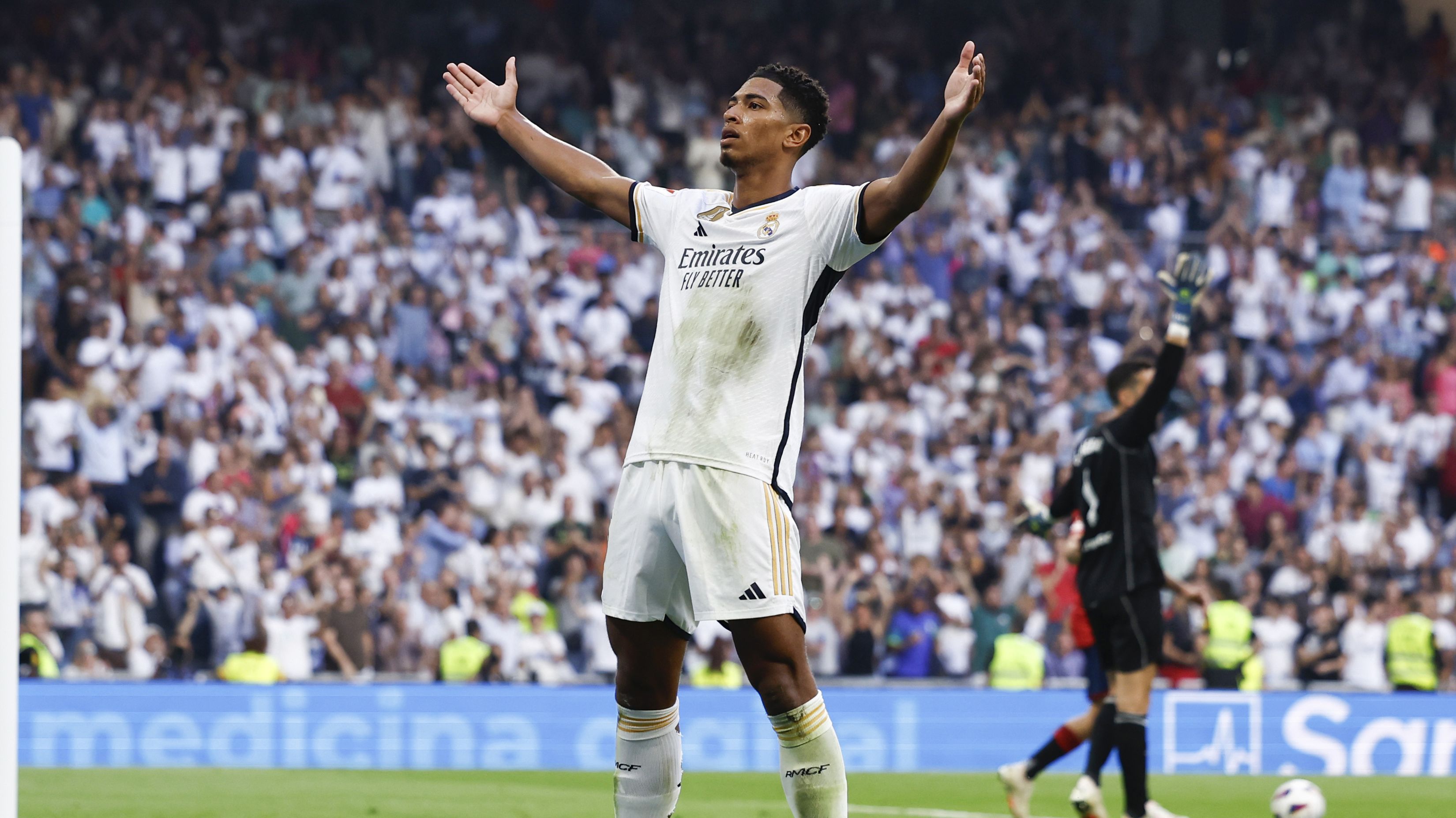 MADRID, SPAIN - OCTOBER 07: Jude Bellingham, player of Real Madrid, in action during the LaLiga EA Sports match between Real Madrid CF and CA Osasuna at Estadio Santiago Bernabeu on October 07, 2023 in Madrid, Spain. (Photo by Helios de la Rubia/Real Madrid via Getty Images)