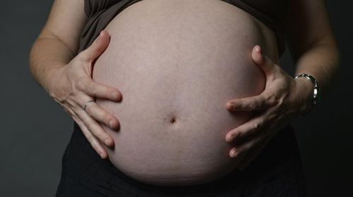 Woman finds she is carrying 5kg tumour instead of baby