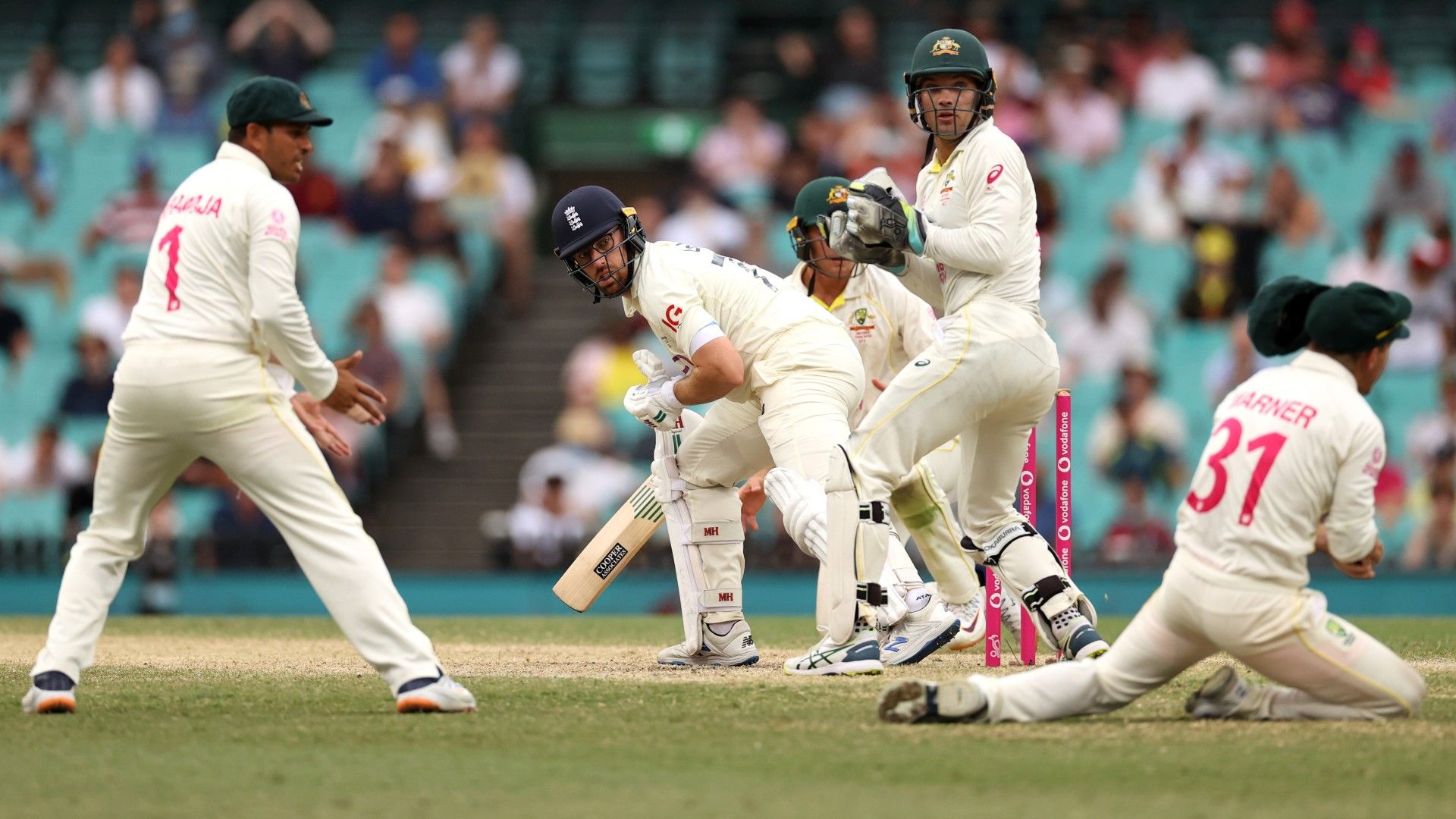 Ashes 2022: England hold on for draw against Australia at SCG on day five