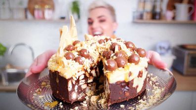 Jane de Graaff's stunning and easy no-bake Caramilk fridge-cake