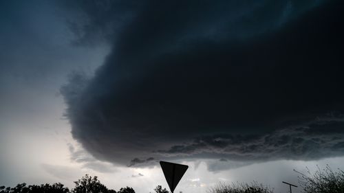 Vast lines of storms from central QLD  to Victoria swept eastwards bringing hail , strong winds and flash flooding. These images shot near Warren. 