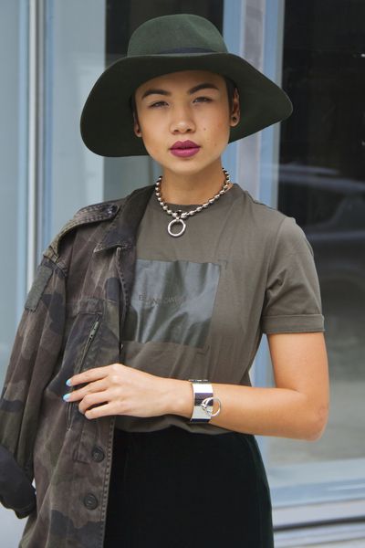 Fashion buyer and stylist&nbsp;<a href="https://www.instagram.com/lynnkimdo/" target="_blank">Lynn Kim Do</a>&nbsp;in New York with a cool, magenta matte lip.<br>
<br>