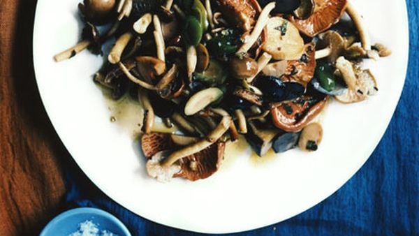 Warm salad of mushrooms with many olives