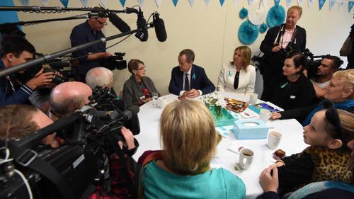 Mr Shorten meets ovarian cancer survivors and their families in Melbourne today. (AAP)