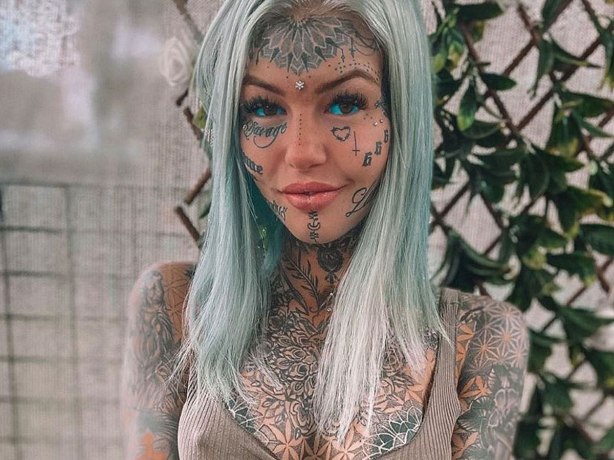 NSW woman temporarily blinded after having eyeballs tattooed - 9Honey