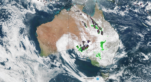 Thunderstorms were seen stretching more than 2000 kilometres across the Northern Territory and South Australia. 