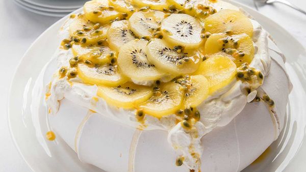 Gold kiwi pavlova