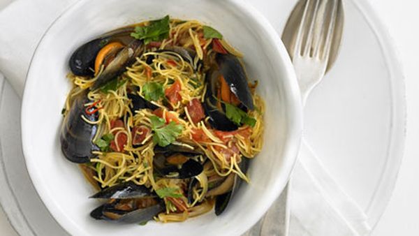 Mussel and chorizo fideuá