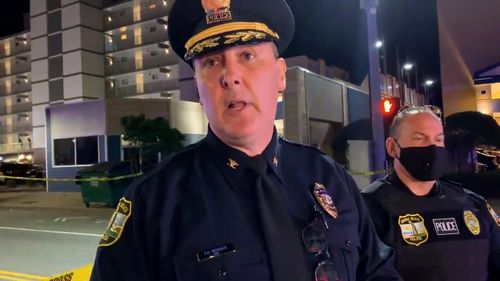 Le chef de la police de Virginia Beach, Paul Neudigate, s'adresse aux médias après la fusillade de masse.