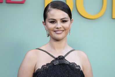 Selena Gomez, the 32-year-old actress, singer, investor and entrepreneur just achieved the financial milestone thus making her one of the youngest self-made billionaires in the United States, according to Bloomberg, which values ​​her net worth at $1.3 billion.