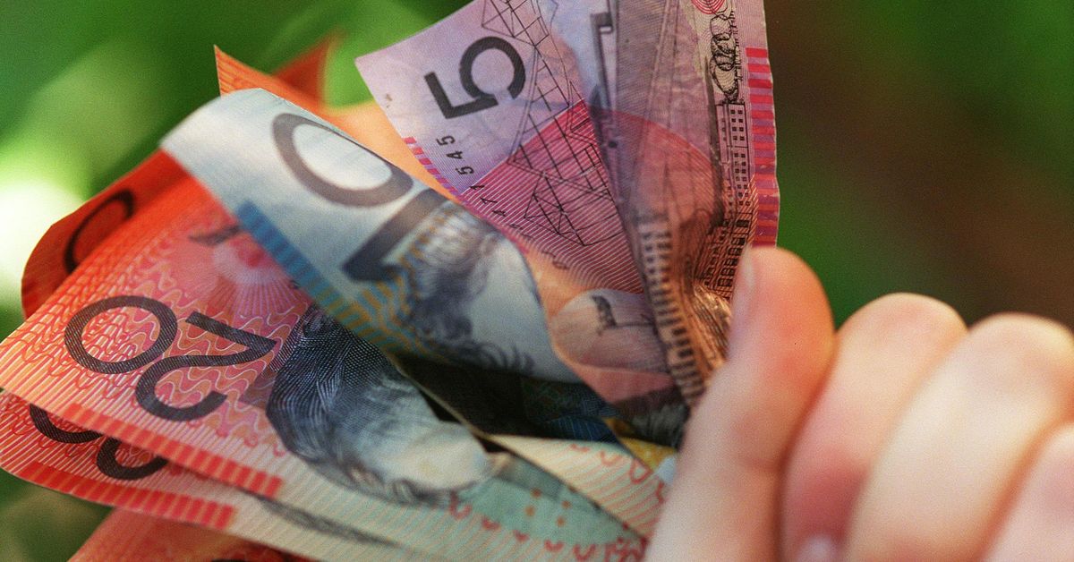 Push for cash mandate to include retail and fast food giants