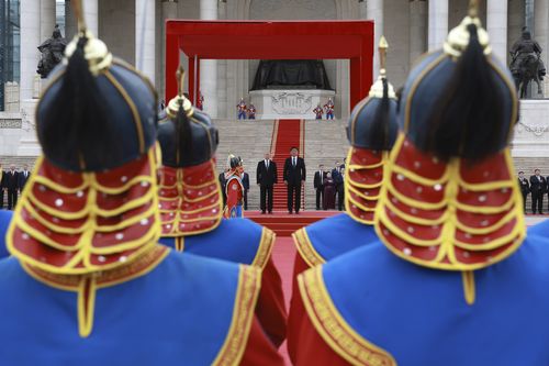 Russian President Vladimir Putin, left; Mongolian President Ukhnaagiin Khurelsukh, right.