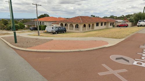 Two teenage boys on a quad bike has been seriously hurt in a crash in PerthWA Police said they were called to a crash involving one vehicle in ﻿Swan View﻿ in the city's east.
The accident happened on Bladon Way and Morrison Road.﻿