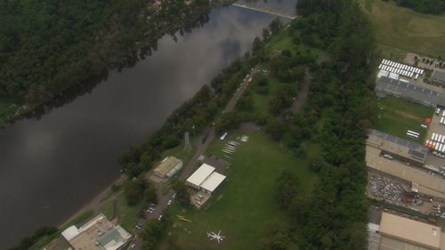 Un bateau se serait renversé dans l'ouest de Sydney.