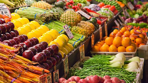 Fruit and vegetables in supermarket (Getty)