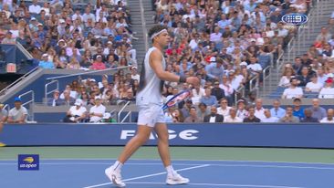 Shelton double gifts Zverev first set