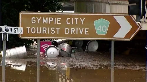 De graves inondations continuent de frapper la ville de Gympie dans le Queensland, les centres d'évacuation atteignant déjà leur capacité. 