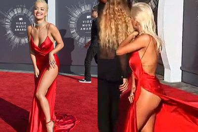 Eeek! Rita Ora flashed more than a little leg at the 2014 MTV VMAs.  <br/><br/>Think she'll wear knickers next time?