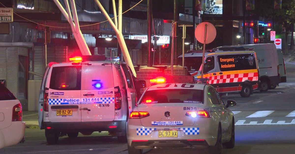 Men found on footpath after stabbing in Sydney’s west – 9News