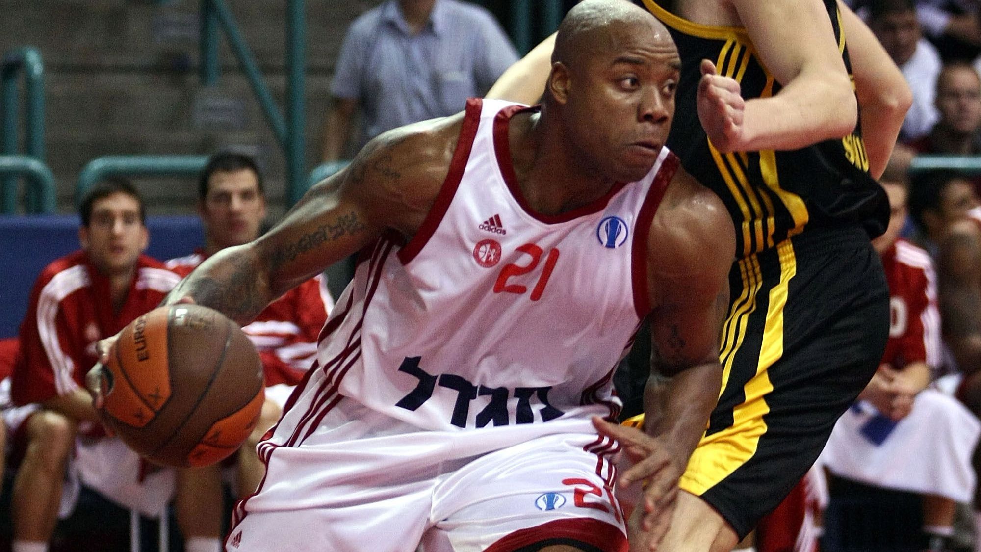 Brandon Hunter of Hapoel Jerusalem in action during the Eurocup Basketball Regular Season 2009-2010.