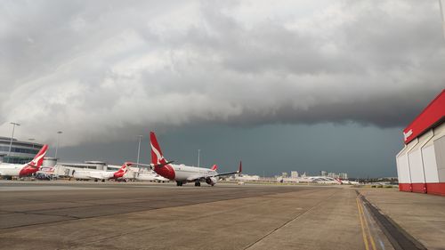 'Supercell' storms drench New South Wales as Sydney residents told to buckle in - 9News