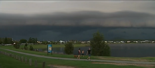 A severe thunderstorm dumped up to 83mm of rain on Queensland's south-east in just one hour. (9NEWS)