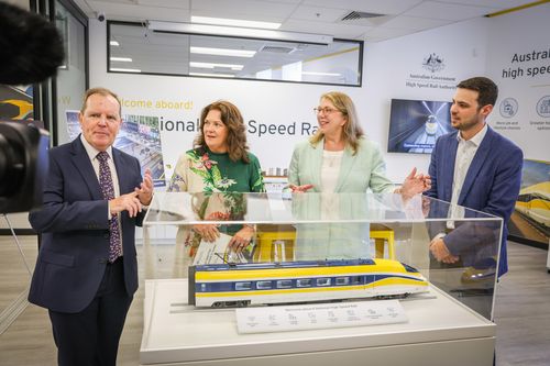 基础设施、交通、区域发展和地方政府部长凯瑟琳·金于2026年2月24日在纽卡斯尔宣布了高速铁路的下一阶段计划。照片：由相关人士提供。
