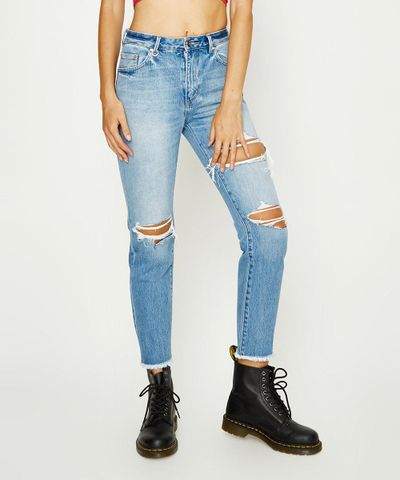 Start off with brand new well-worn
jeans.<br>
<br>
<a href="https://www.generalpants.com.au/shop-womens/neuw/jeans/lexi-emile-battu-1000072374-098" target="_blank">Neuw Lexi Emille Battu jeans,$199.95 at General Pants</a>