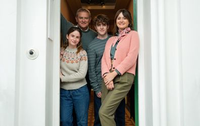 Hugh Bonneville, Emily Mortimer, Madeleine Harris, Samuel Joslin 