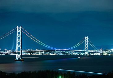 Where is the world's longest suspension bridge, the Akashi-Kaikyo Bridge?