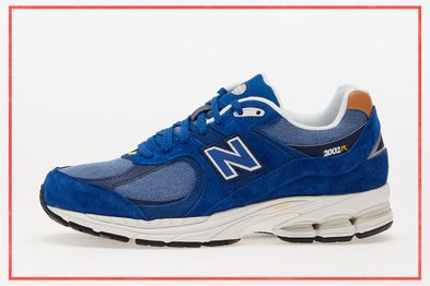 9PR: New Balance Classics 2002 Unisex Sneakers