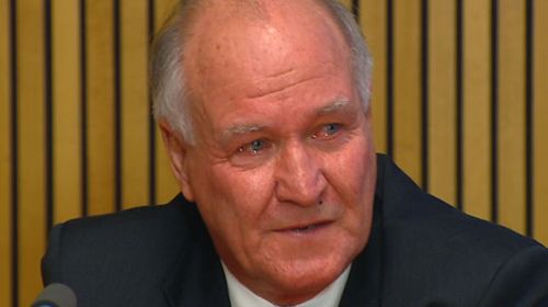 Tony Windsor considers running against Barnaby Joyce