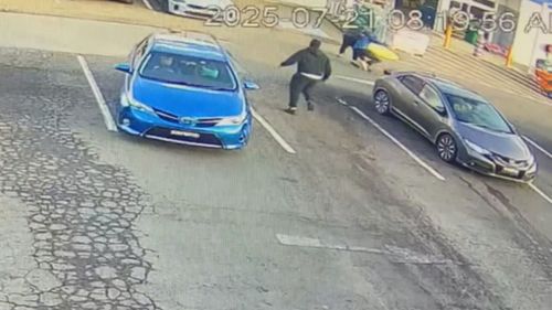 A bizarre sequence of events has unfolded across Sydney's western suburbs.﻿ Four people have been injured and one man is in custody after a police pursuit from Luddenham to Penrith however the real drama unfolded in an Austral car park. 