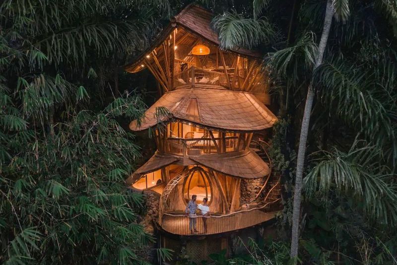 The extraordinary Aura House in Bali is available for short-stay renting Indonesia Airbnb rental hotel 