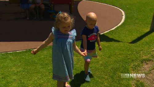 Lucy Stainer (left) and Maddison Geuenich are battling leukaemia. (9NEWS)