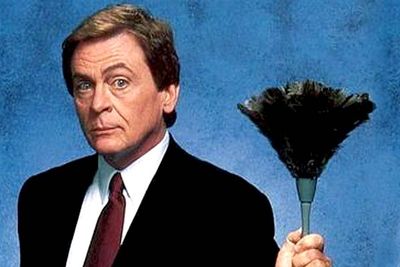 <B>The accent:</B> As Niles the butler in <I>The Nanny</I>, Davis showcased an acerbic British wit and an accent to match.<br/><br/><B>But you'd never know he's actually...</B> American. Davis' native accent is South American, though it rarely slipped out during his six-season stint on <I>The Nanny</I>. He used his natural twang in his role as Captain Davenport in the film <I>The Hunt For Red October</I>.
