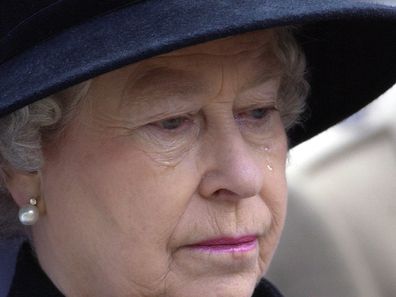 In A Week Of High Drama For Queen Elizabeth Ll At The Time Of The Court Case Of Ex-butler Paul Burrell She Gives Way To Tears At The Service Of Remembrance In Westminster At St Margarets Church, photo.