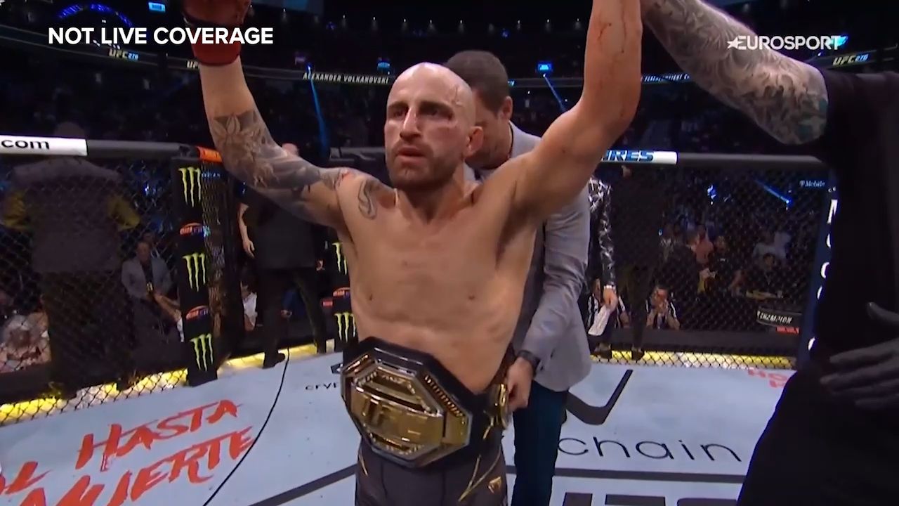 Alexander Volkanovski retains UFC title with dominant win over Max Holloway