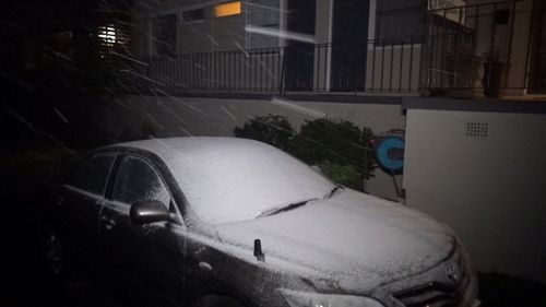 Houses and cars were covered in snow and ice in the town, west of the Blue Mountains. (9NEWS)