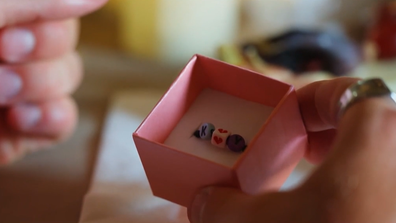 Love Island Australia 2025 Kye gifts Yana a bracelet